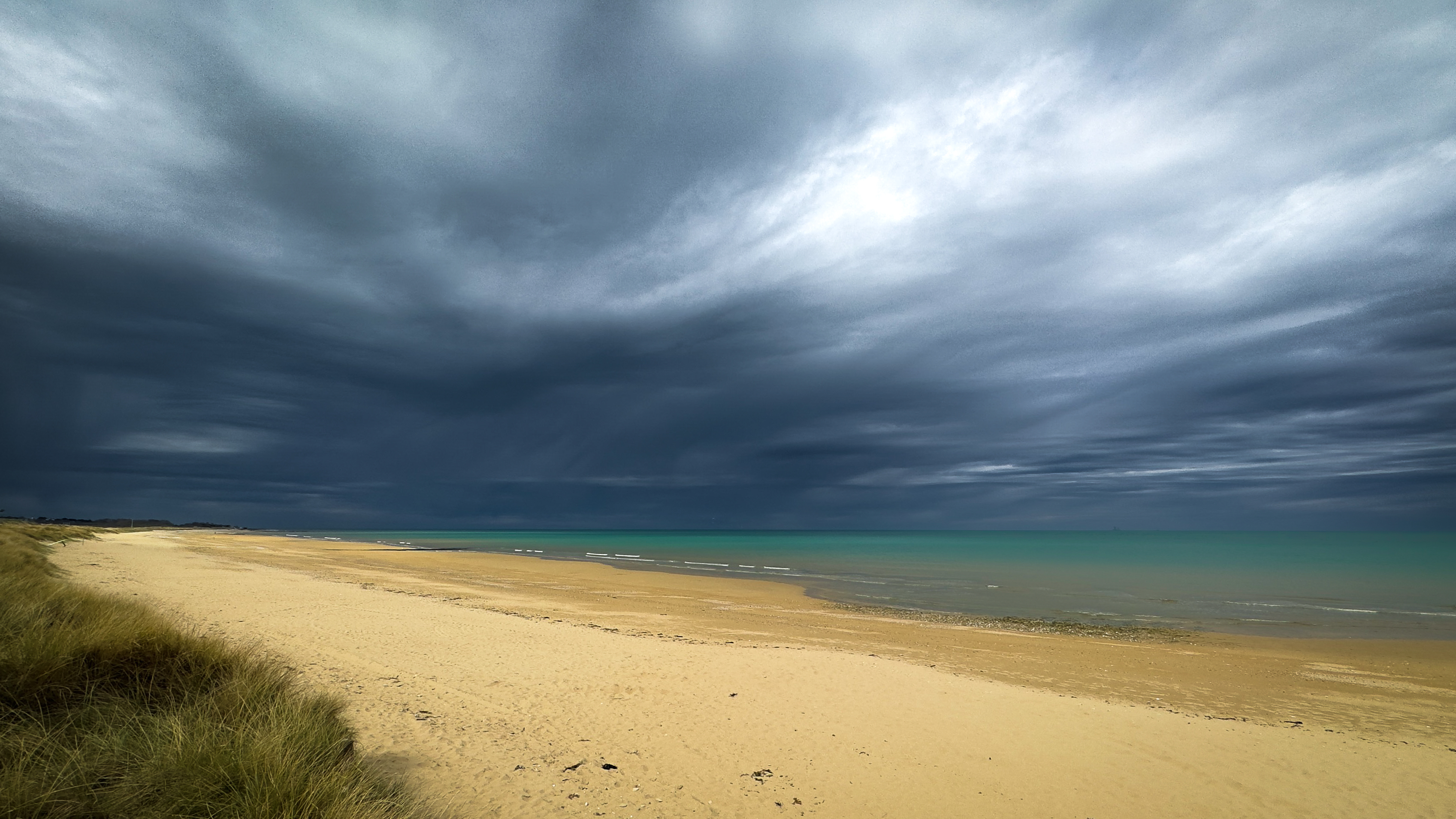 courseulles/mer sous l'orage sebastien toulorge photo plage